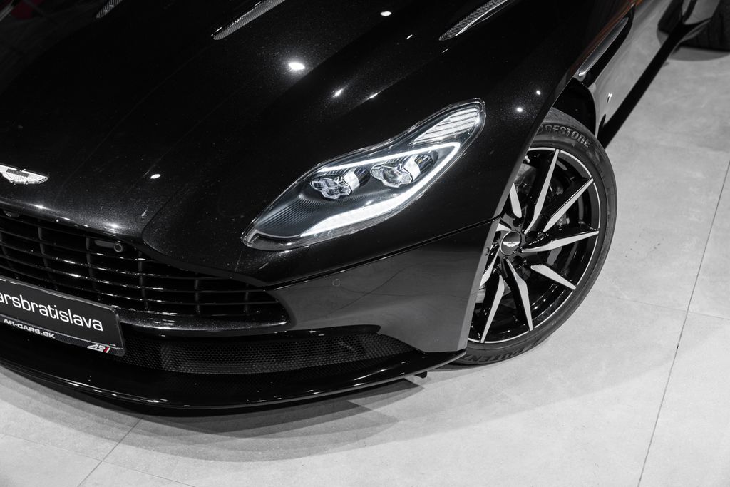 Aston Martin DB11