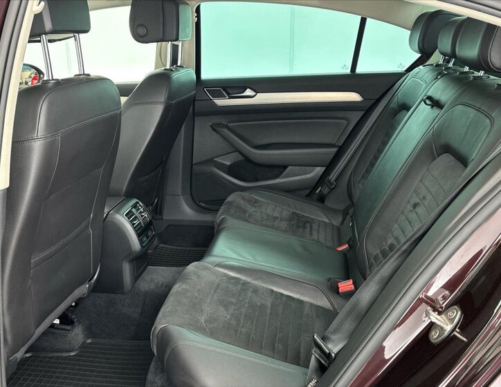 Volkswagen Passat Sedan / Limuzína 2,0 l 140 kw