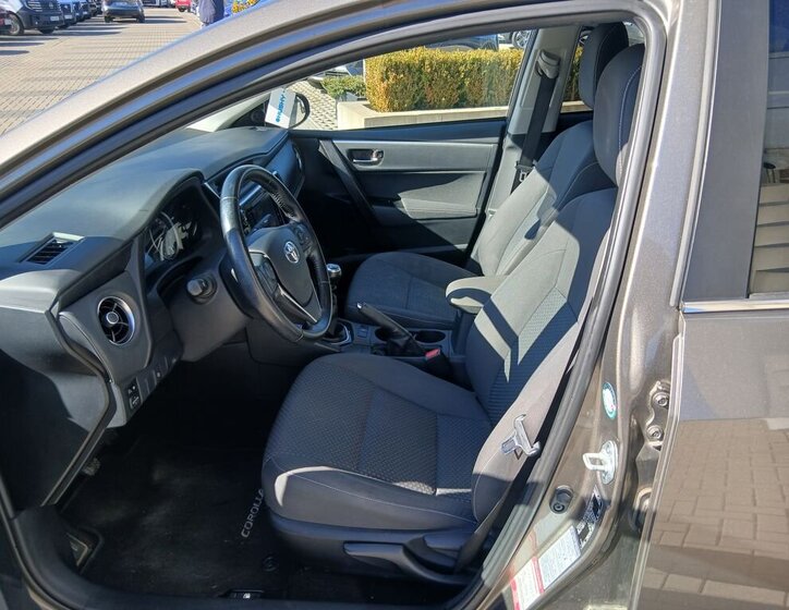 Toyota Corolla Sedan / Limuzína 1,6 l 97 kw