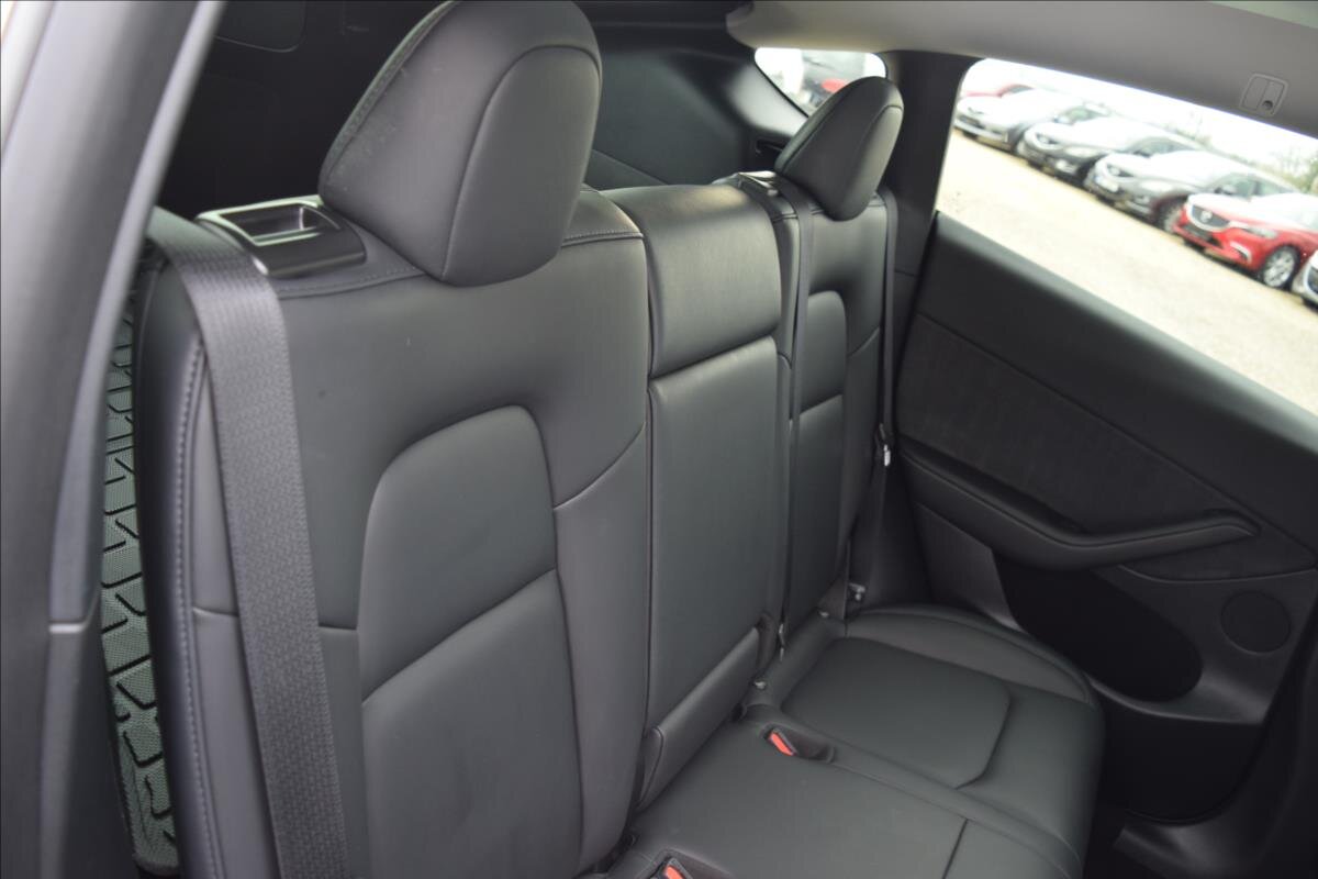 Tesla Model Y SUV / Terénní 0,0 378 kw