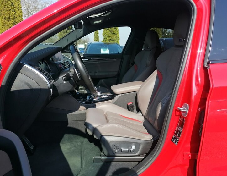 BMW X4 SUV / Terénní 3,0 l 375 kw