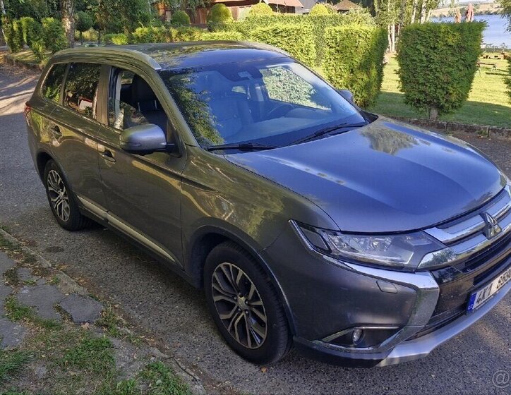Mitsubishi Outlander 4