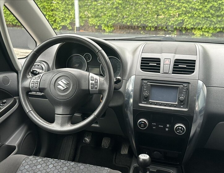 Suzuki SX4 Hatchback 2,0 l 99 kw