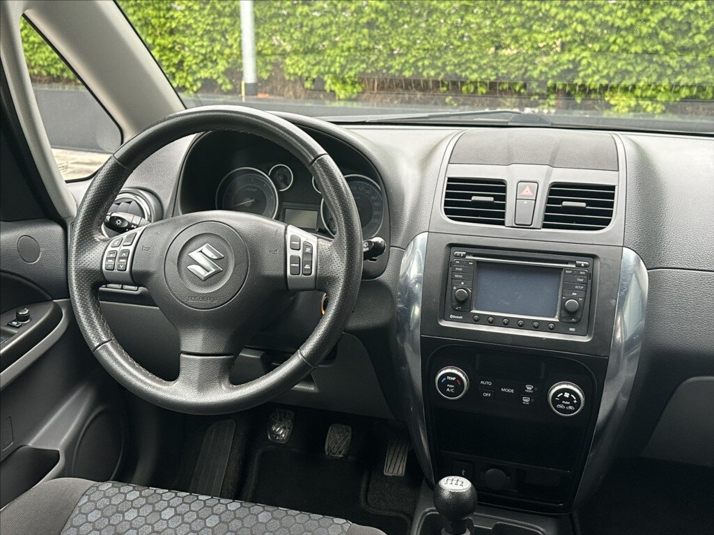 Suzuki SX4 Hatchback 2,0 l 99 kw