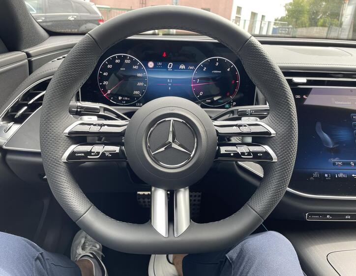 Mercedes-Benz Třídy E 8