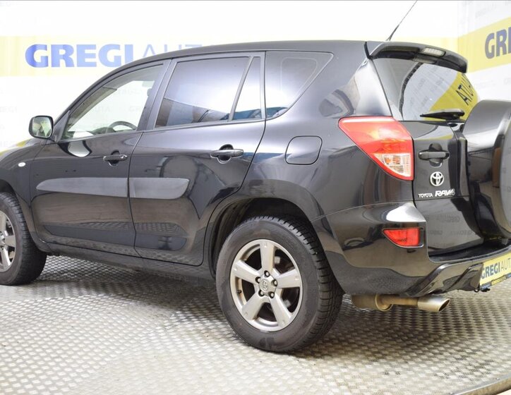 Toyota RAV4 SUV 2,0 l 112 kw