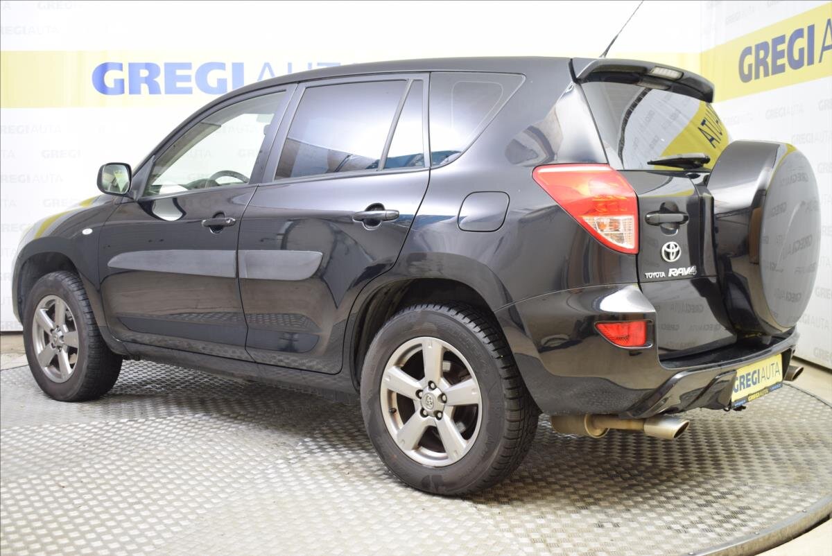 Toyota RAV4 SUV 2,0 l 112 kw