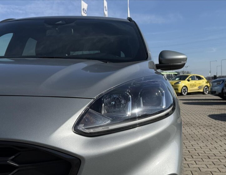 Ford Kuga SUV / Terénní 2,5 l 140 kw