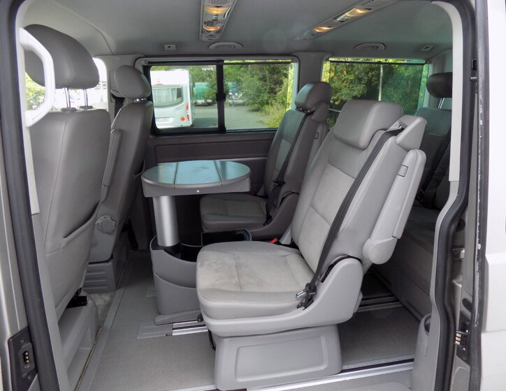 Volkswagen Multivan 13