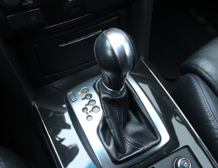 Infiniti QX70 SUV 3,0 l 175 kw