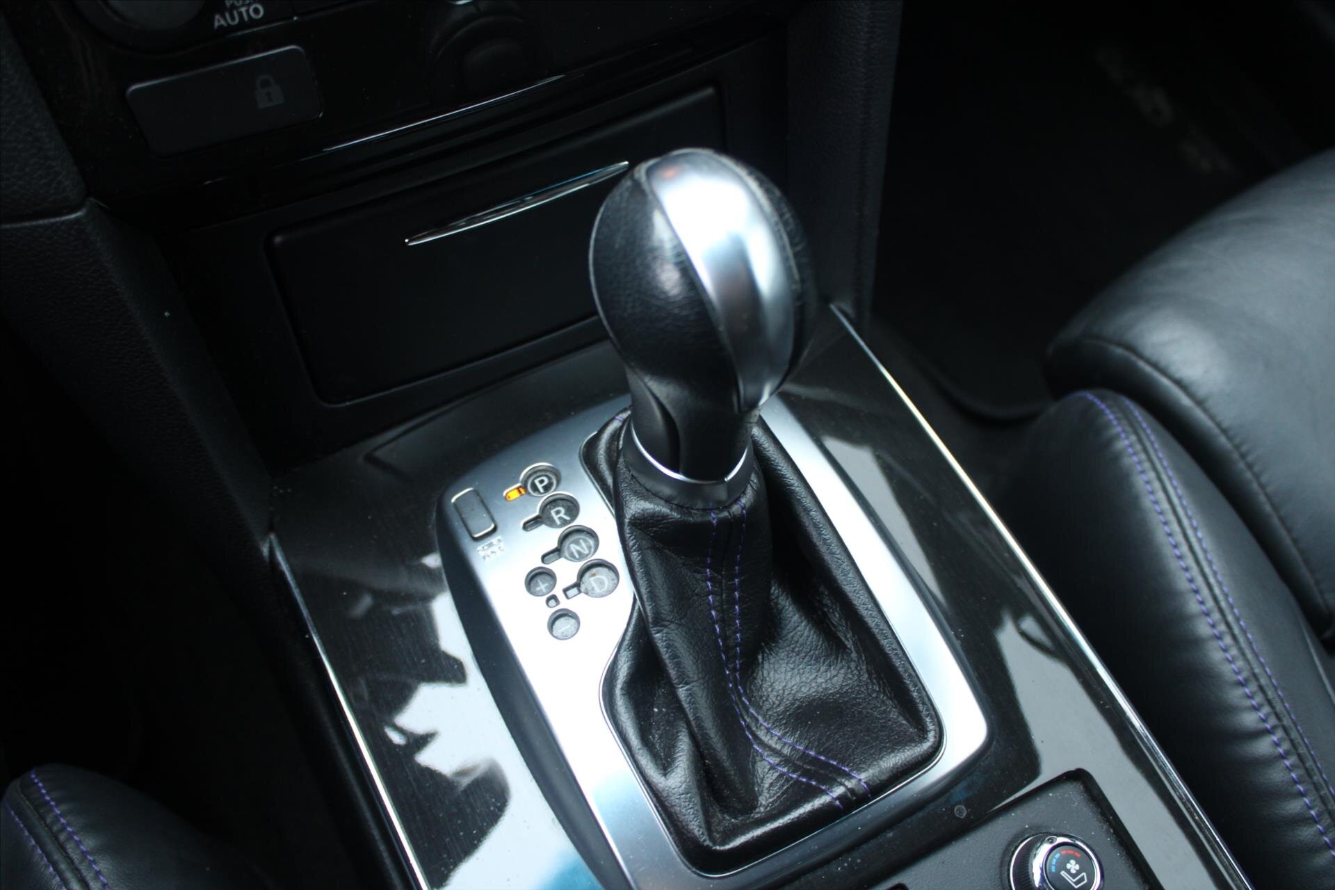 Infiniti QX70 SUV 3,0 l 175 kw