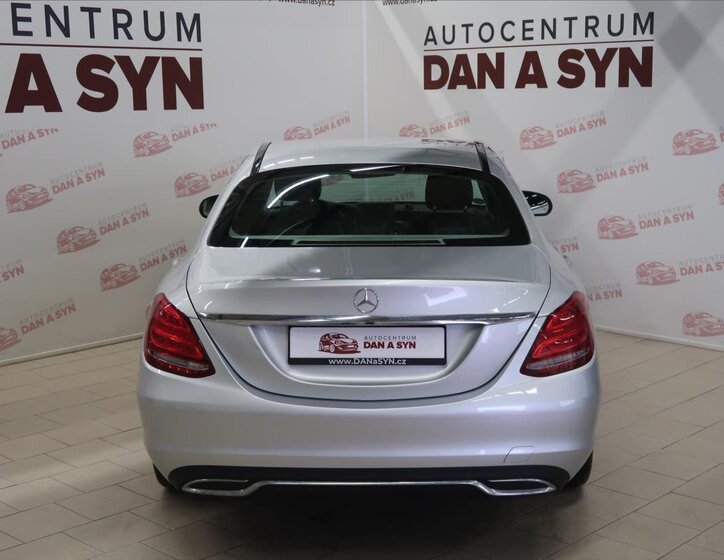 Mercedes-Benz Třídy C Sedan / Limuzína 2,1 l 125 kw