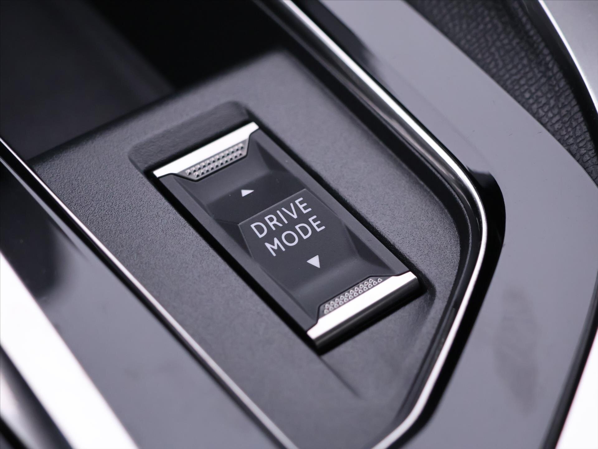 Peugeot 3008 SUV / Terénní 1,6 l 133 kw