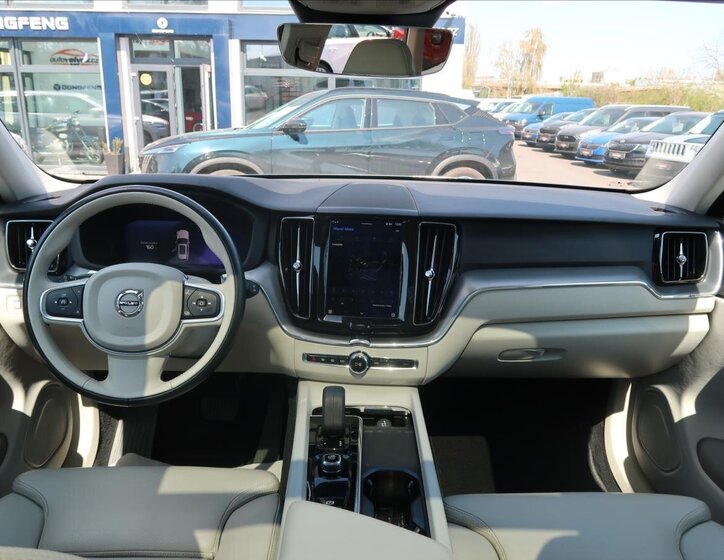 Volvo XC60 SUV / Terénní 2,0 l 145 kw