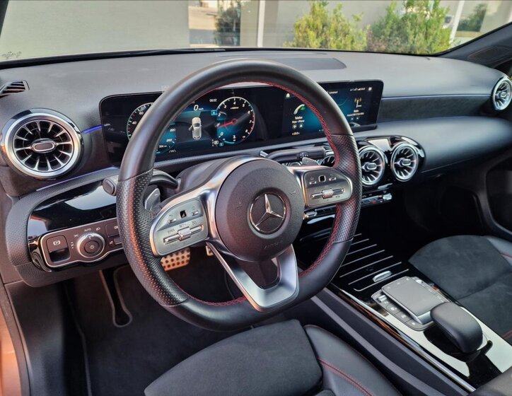 Mercedes-Benz Třídy A Hatchback 1,3 l 100 kw