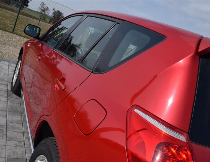 Toyota RAV4 SUV / Terénní 2,2 l 100 kw