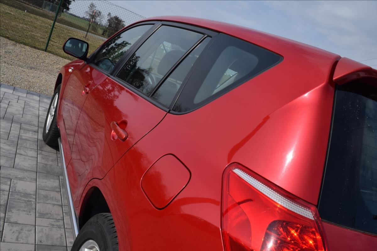 Toyota RAV4 SUV / Terénní 2,2 l 100 kw