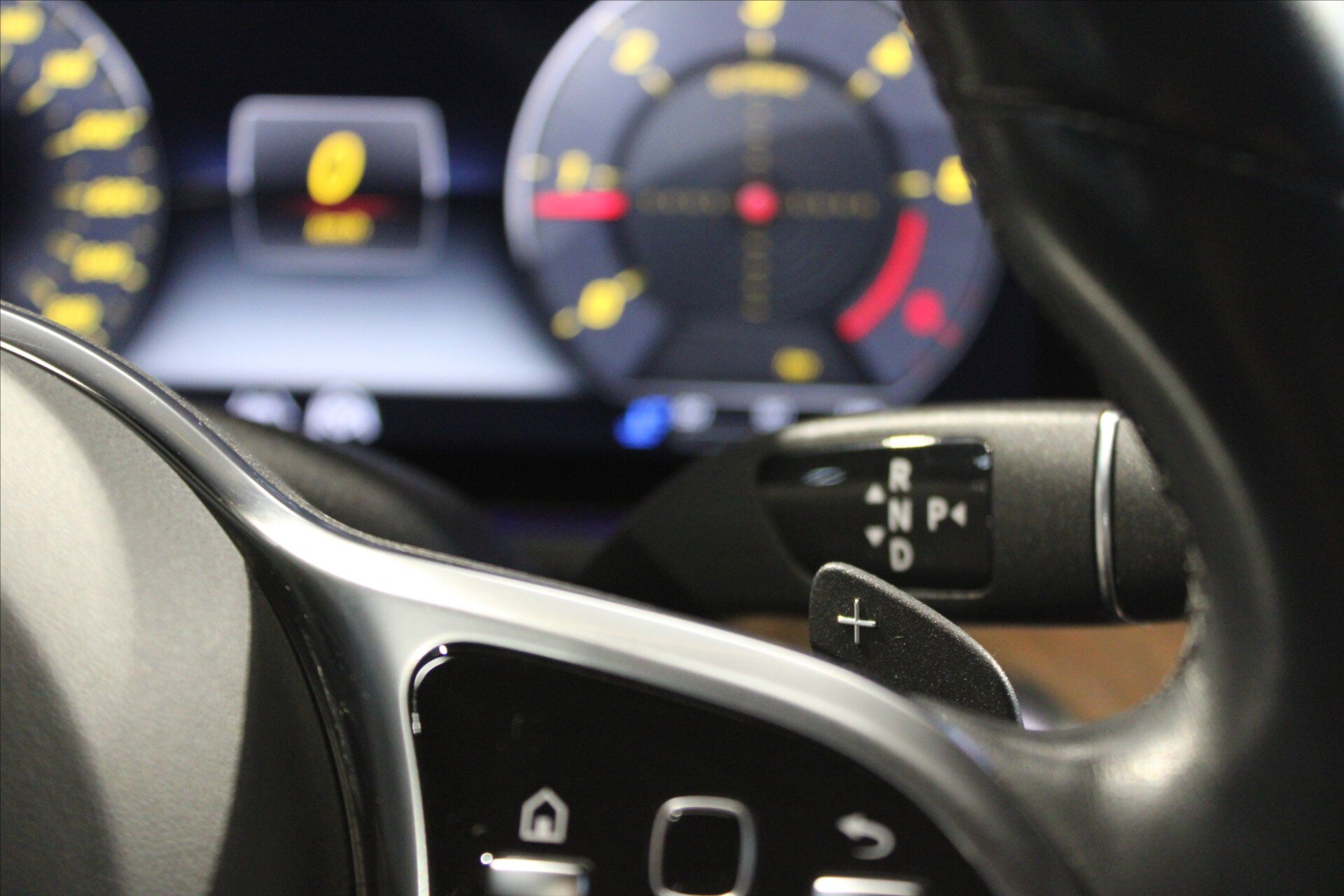 Mercedes-Benz Třídy E Sedan / Limuzína 1,6 l 118 kw