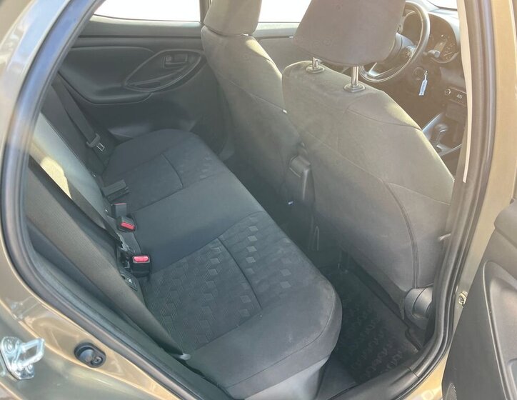 Toyota Yaris 16