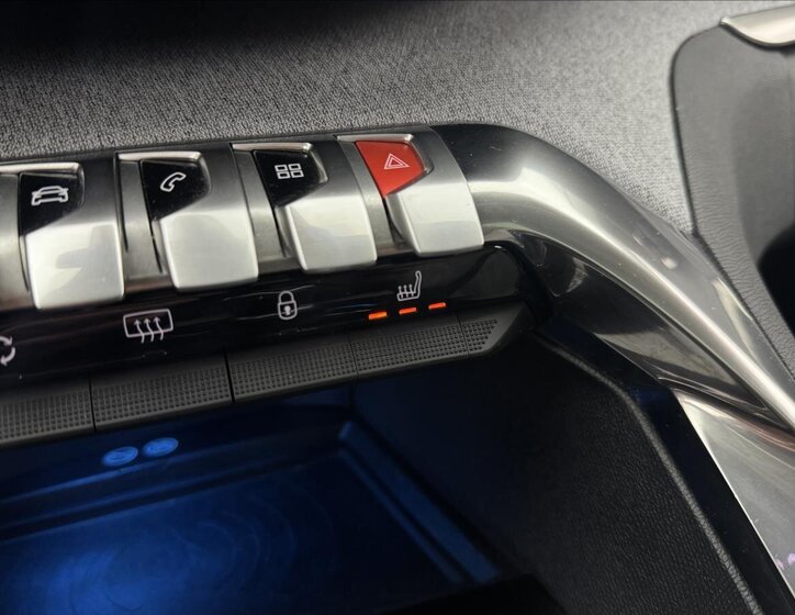 Peugeot 3008 SUV / Terénní 1,2 l 96 kw