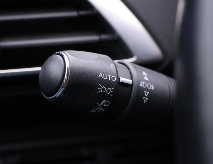 Peugeot 3008 SUV 1,2 l 96 kw