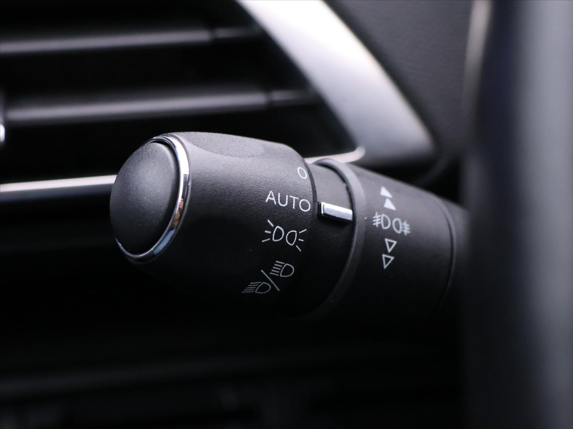 Peugeot 3008 SUV 1,2 l 96 kw