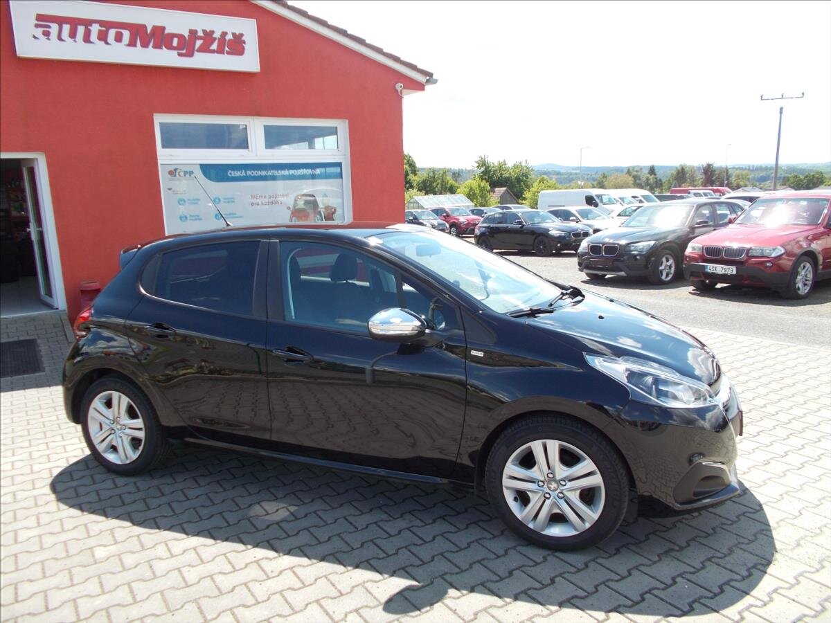 Peugeot 208 Hatchback 1,2 l 60 kw