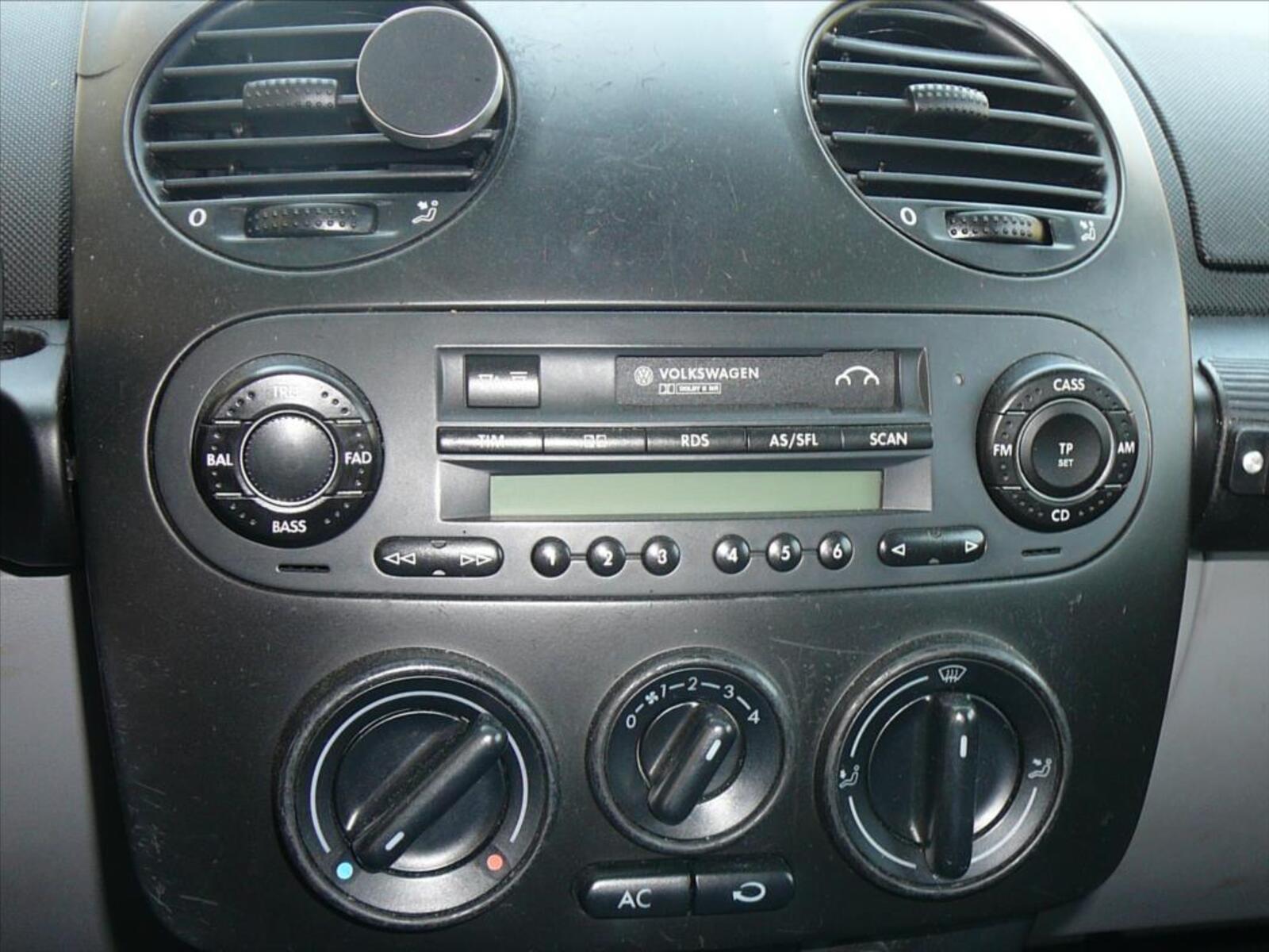 Volkswagen New Beetle 10