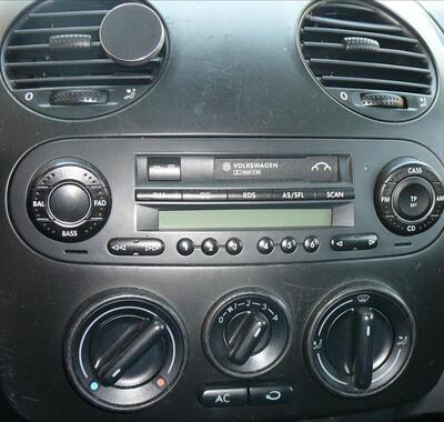 Volkswagen New Beetle 10