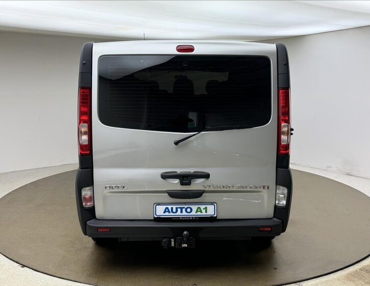 Opel Vivaro Kombi 2,5 l 107 kw