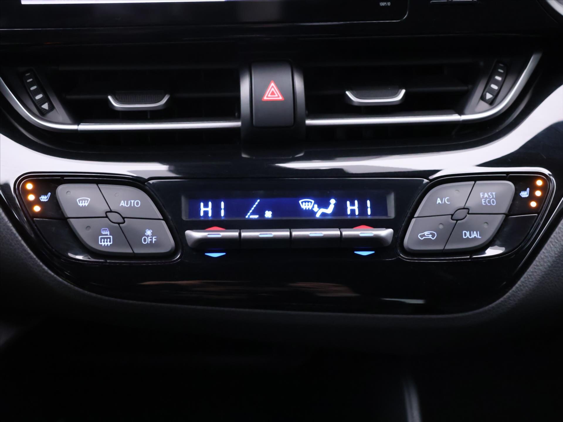 Toyota C-HR SUV / Terénní 1,2 l 85 kw