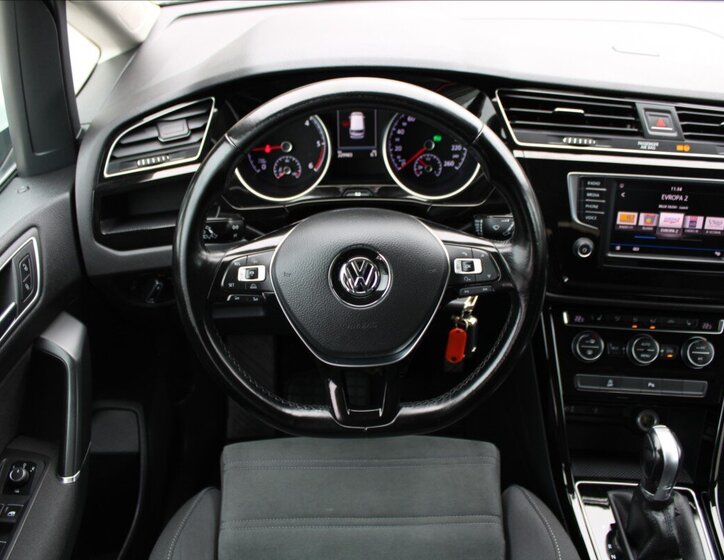 Volkswagen Touran 10