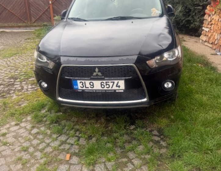 Mitsubishi Outlander 4