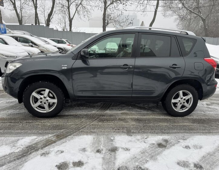 Toyota RAV4 SUV 2,2 l 100 kw