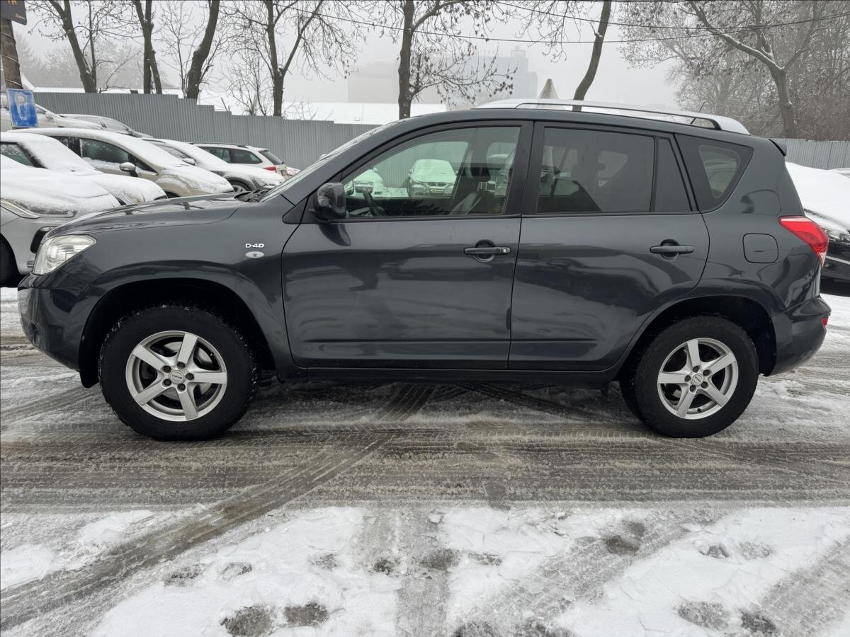 Toyota RAV4 SUV 2,2 l 100 kw