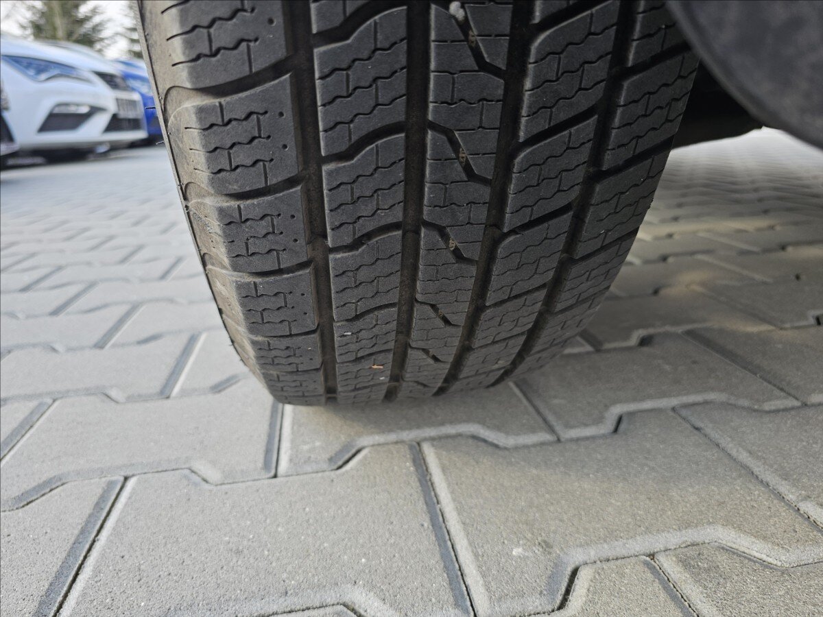 Toyota RAV4 Kombi 2,2 l 100 kw