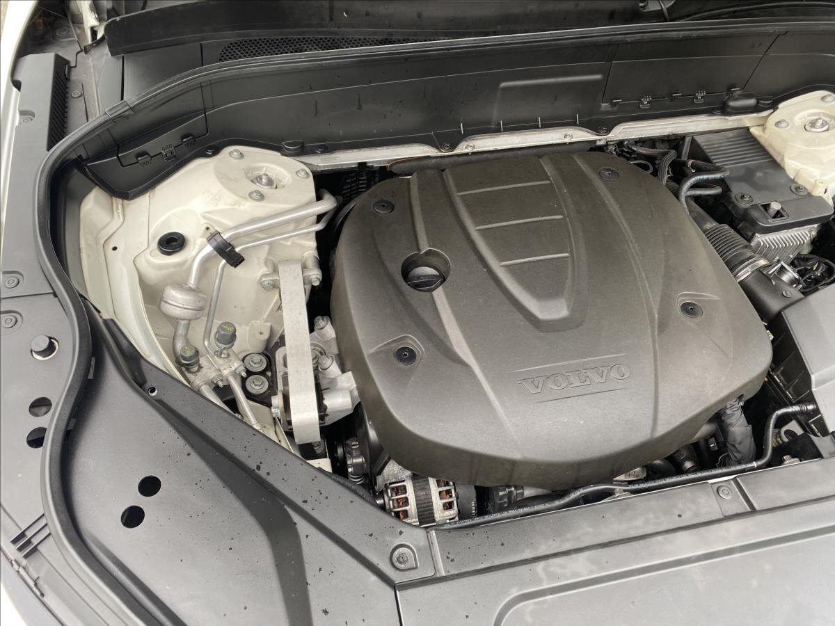 Volvo XC90 SUV / Terénní 2,0 l 173 kw