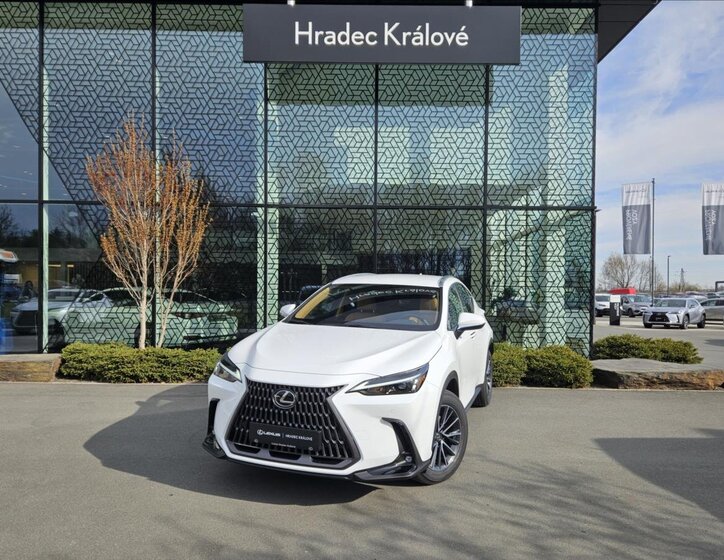 Lexus NX 350h SUV / Terénní 2,5 l 147 kw