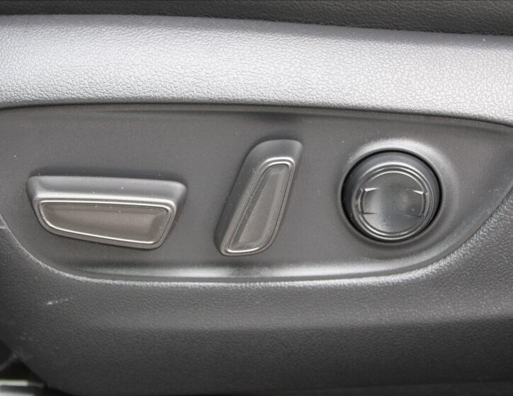 Toyota RAV4 SUV 2,0 l 129 kw