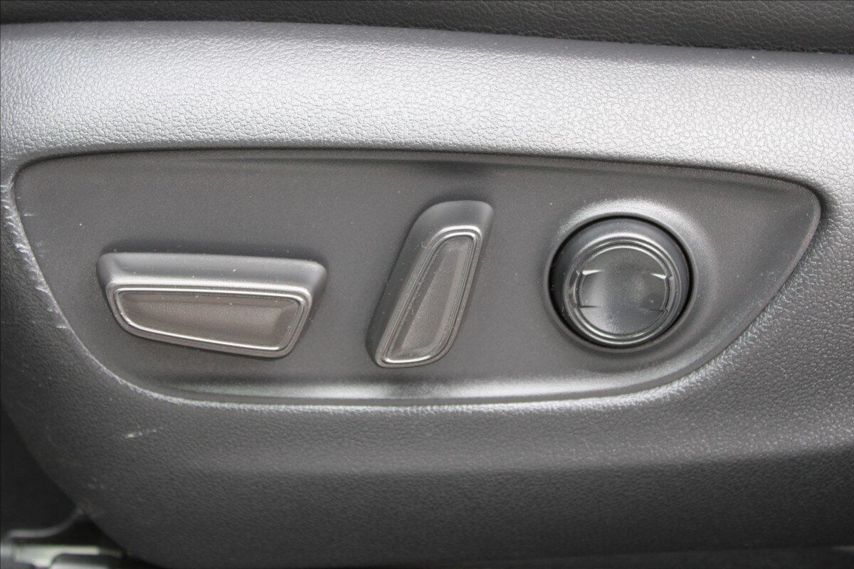 Toyota RAV4 SUV 2,0 l 129 kw