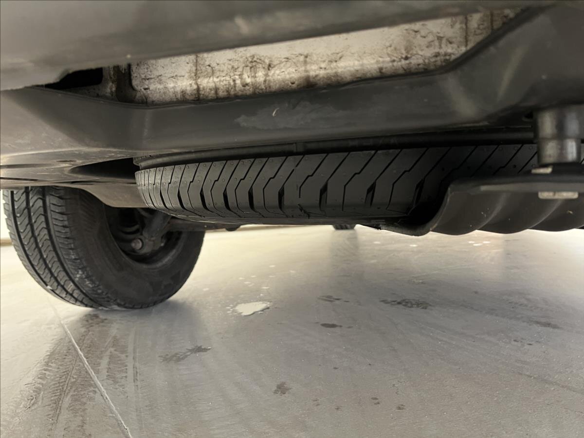 Volkswagen Transporter Kombi 2,0 l 81 kw