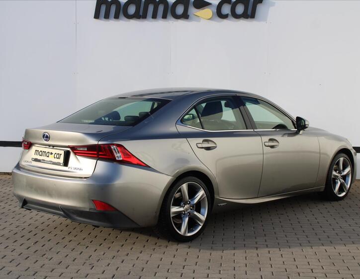 Lexus IS 300h 2