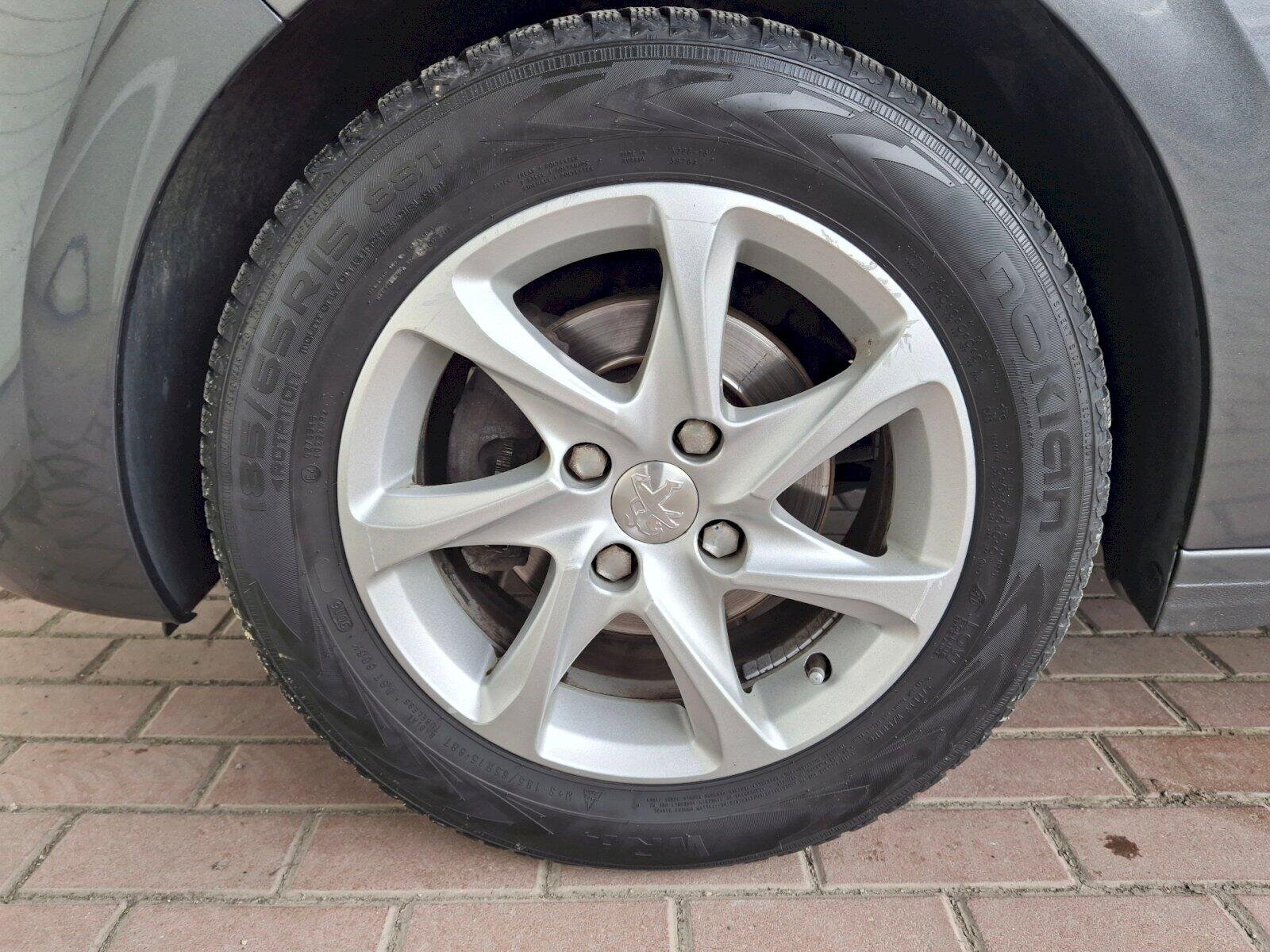 Peugeot 208 Hatchback 1,2 l 60 kw