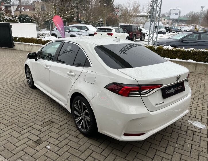 Toyota Corolla Sedan 1,5 l 92 kw