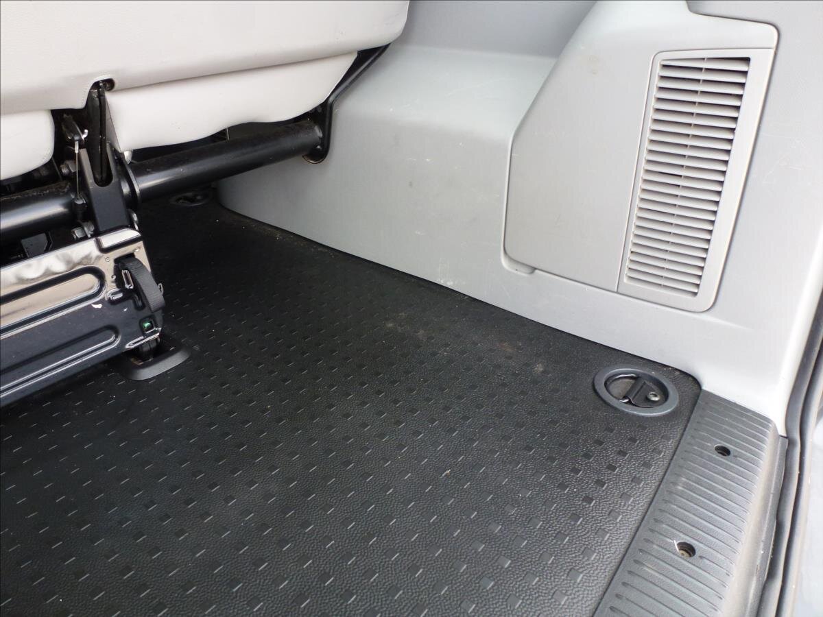 Volkswagen Transporter Kombi 2,0 l 62 kw