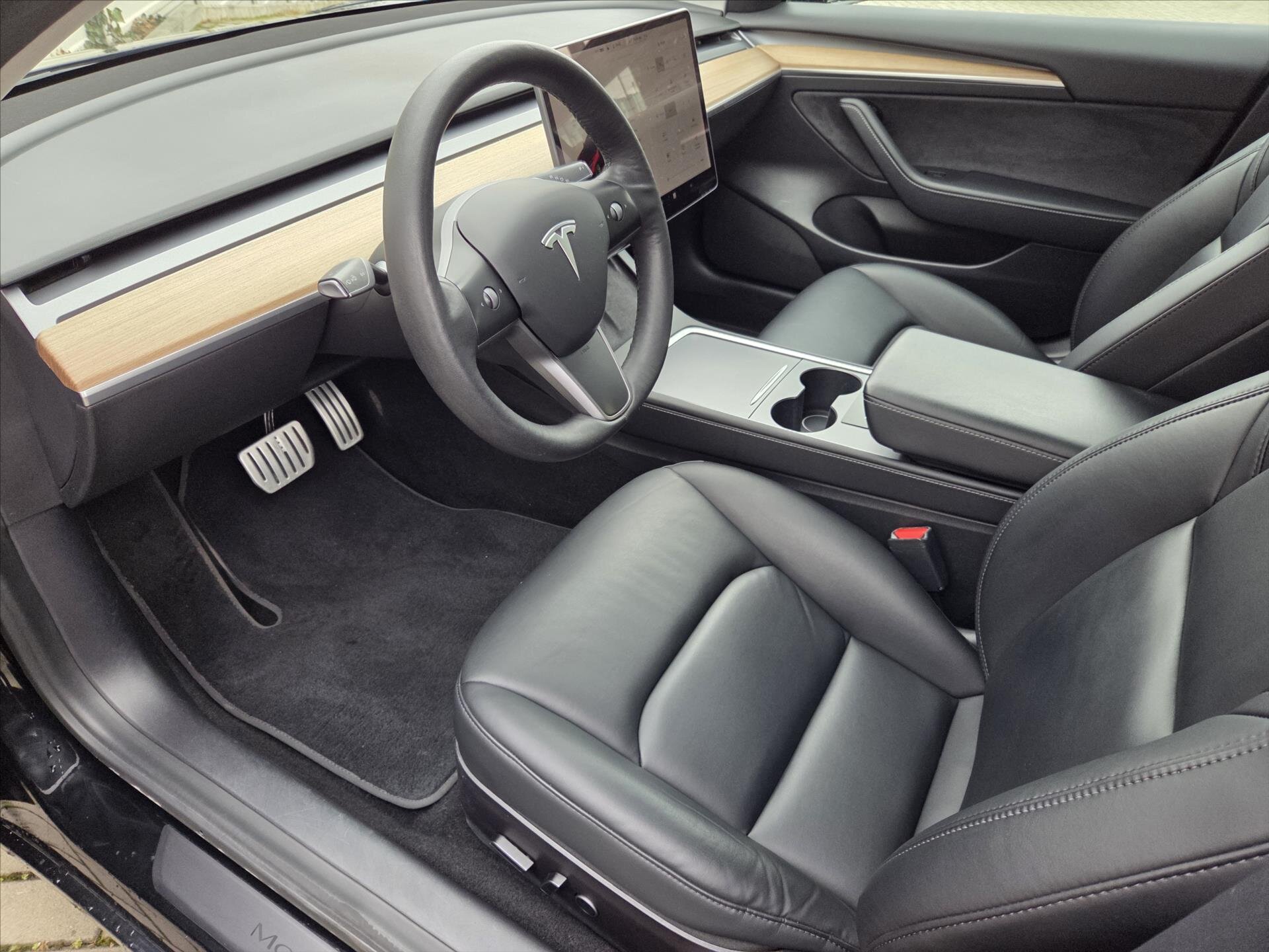 Tesla Model 3 Sedan / Limuzína 0,0 377 kw