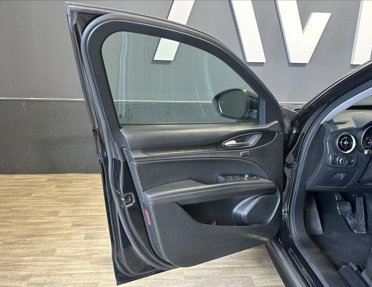 Alfa Romeo Stelvio SUV / Terénní 2,1 l 154 kw