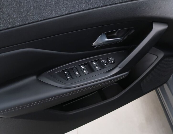 Peugeot 408 Liftback 1,2 l 96 kw