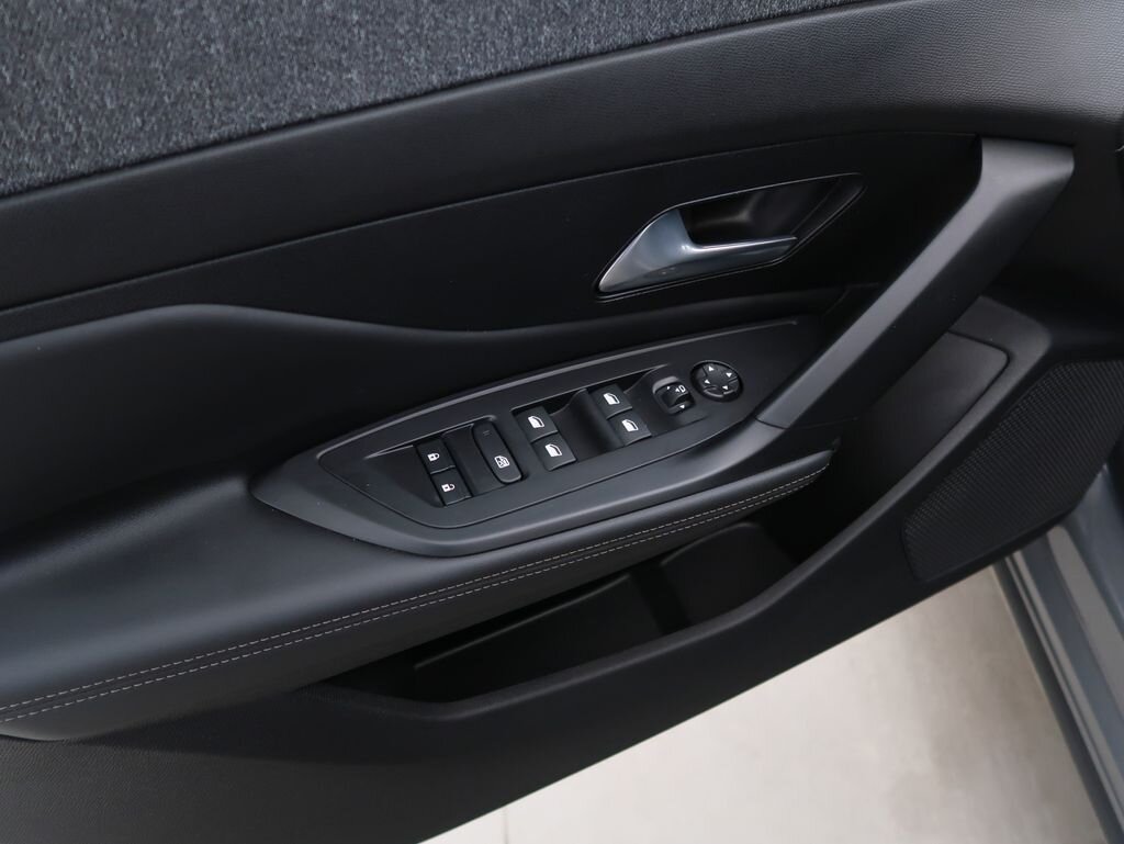 Peugeot 408 Liftback 1,2 l 96 kw