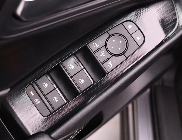 Nissan Qashqai SUV 1,3 l 103 kw